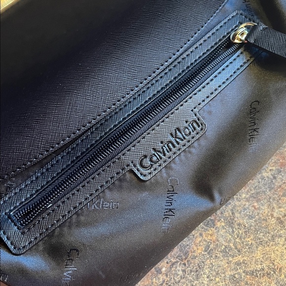 NEW Calvin Klein Cindy Saffiano Clutch Shoulder Bag — Black 🖤 - Picture 10 of 12
